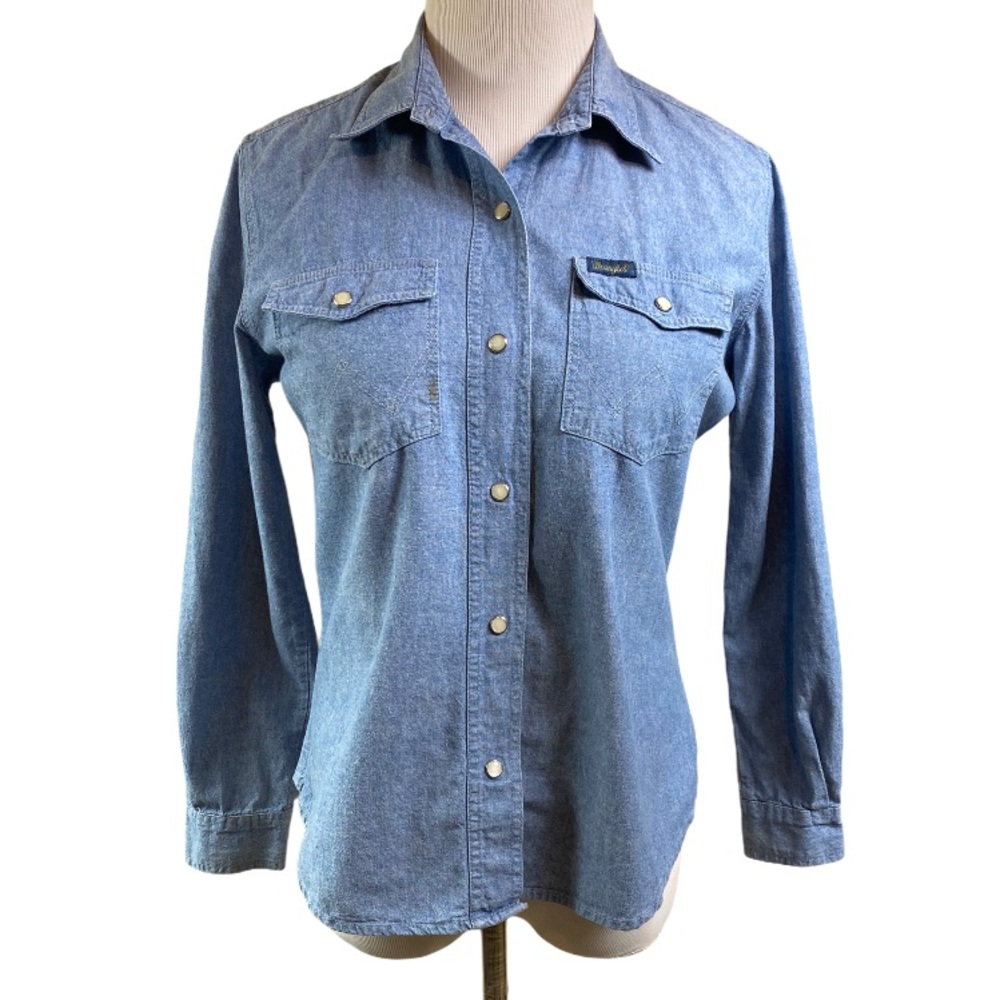 Wrangler Women’s Light Wash Denim Pearl Snap Shirt